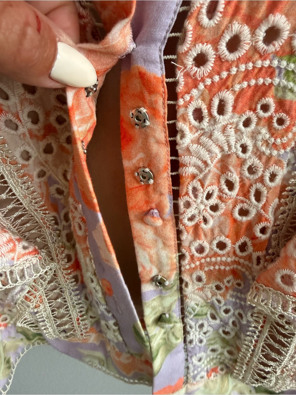 Alice + Olivia Orange Lavender Floral Eyelet Ruffle Blouse size 2 - Picture 4 of 5